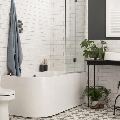 Χρήση αφυγραντήρα Kullhaus alpha Q13L έξω από την πόρτα του μπάνιου.